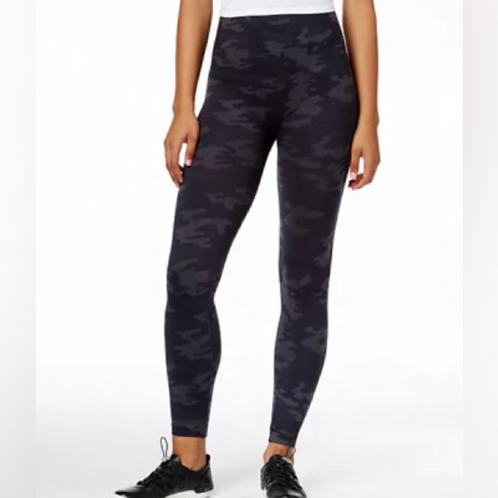 Spanx Seamless Black Camo Print Look At Me Now Slimming Leggings Size Medium NWT